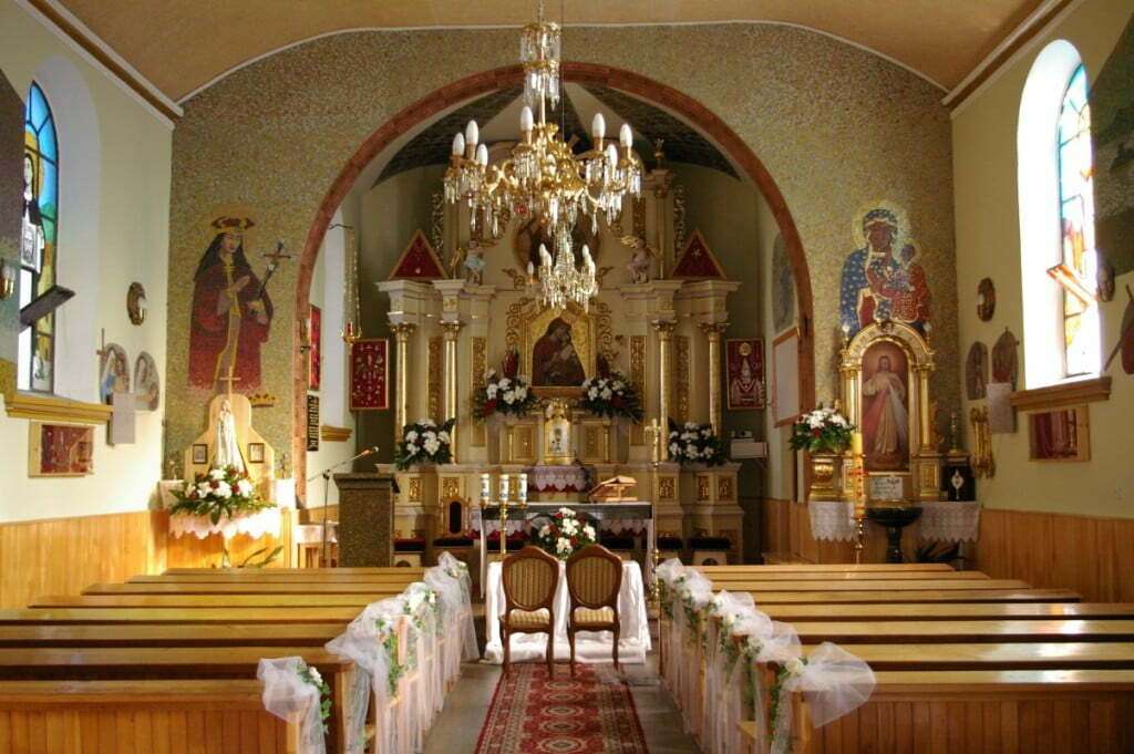 Ołtarz kościoła w Polańczyku / fot. Catz/wikipedia