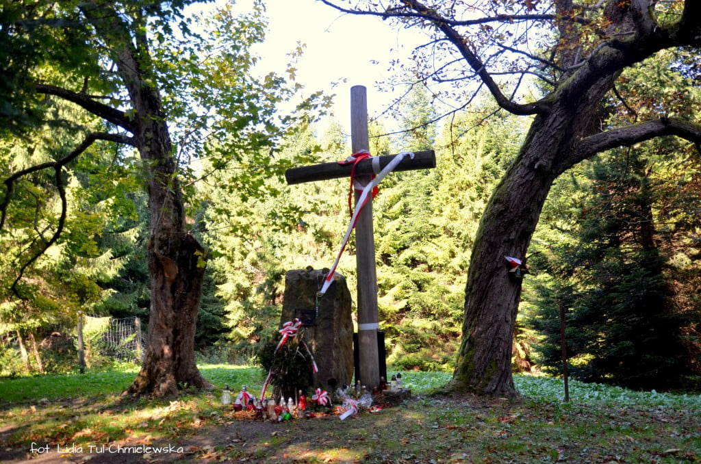 Leśniczówka Brenzberg krzyż i obelisk -fot. Lidia Tul-Chmielewska