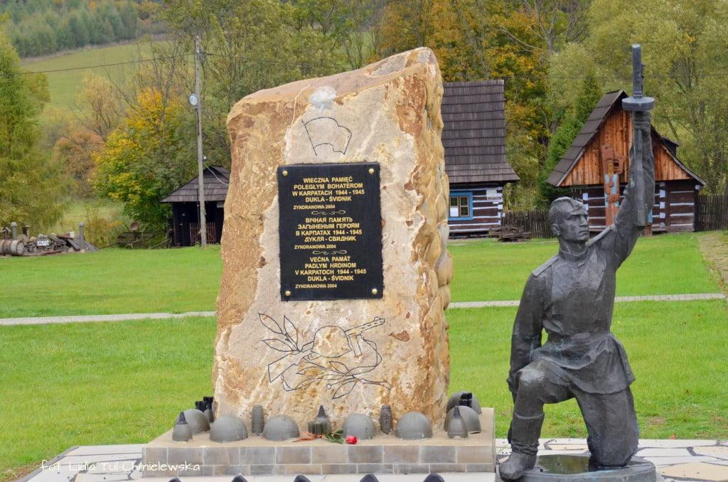 Pomnik żołnierzy z II Wojny Światowej Zyndranowa fot. Lidia Tul-Chmielewska