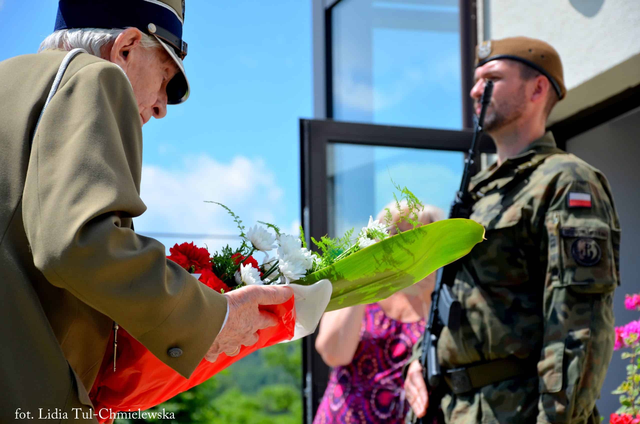 Złożenie kwiatów przez kombatantów AK/ fot. Lidia Tul-Chmielewska